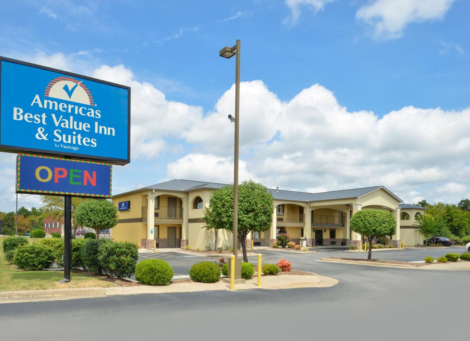 Americas Best Value Inn & Suites University Ave
