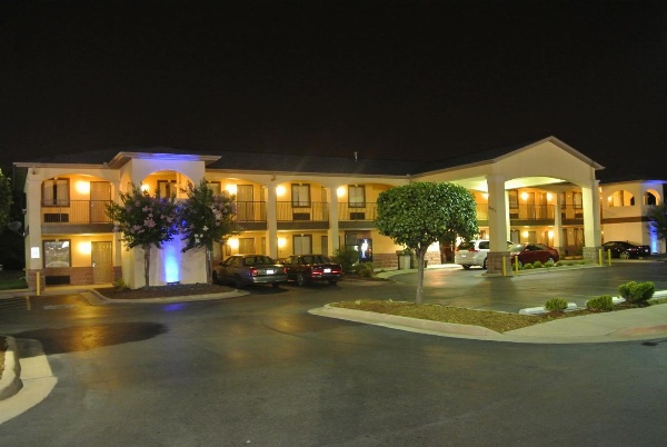 Americas Best Value Inn & Suites University Ave image 2