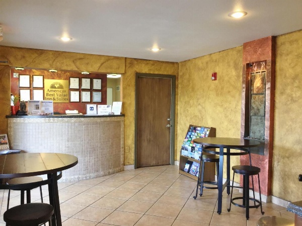 Americas Best Value Inn & Suites University Ave image 5