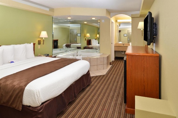 Americas Best Value Inn & Suites University Ave image 7